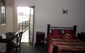 503 On Princes Drive Motel